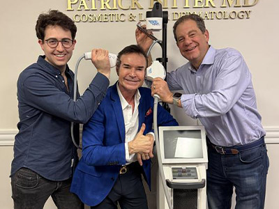 Drs. Joel and Daniel Schlessinger posing with Dr, Patrick Bitter next to BBL HEROic machine